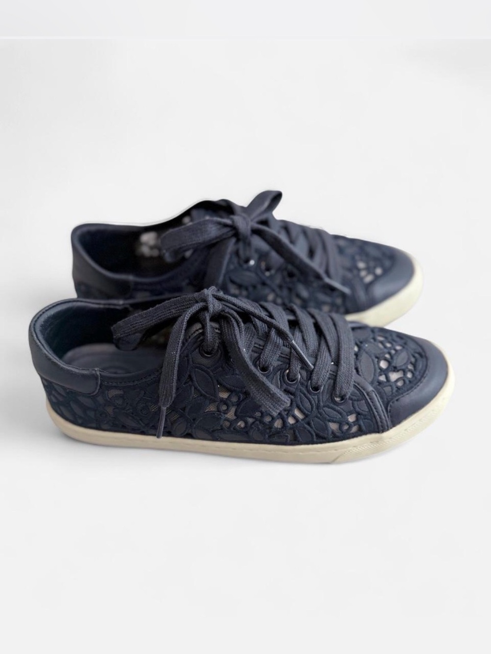 Tory Burch Navy Floral Cutout Low-Top Sneakers 6.5 - Picture 8 of 8